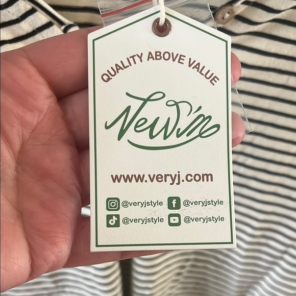 Black and off white striped top - Picture 5 of 7